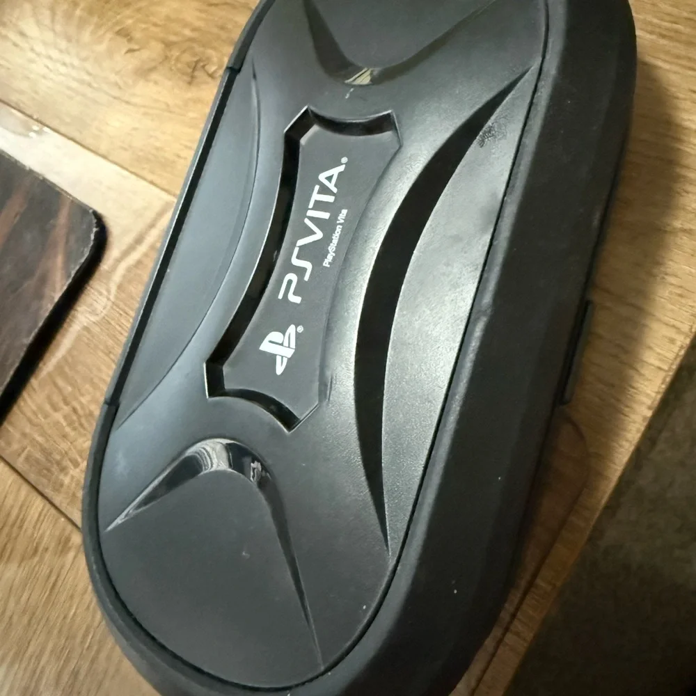 Sony PlayStation Vita with Black Finish - Picture 4 of 4